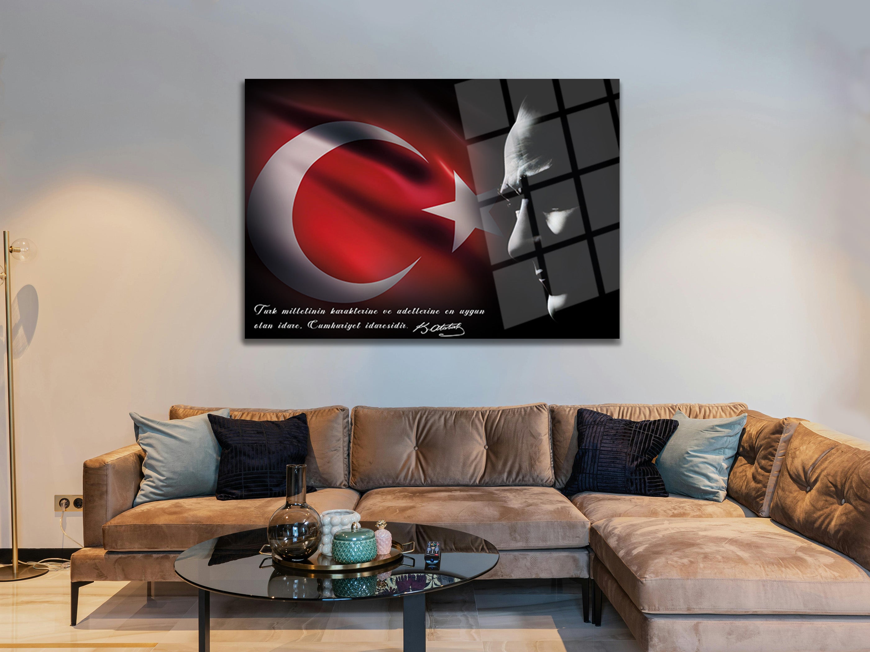 Atatürk Cam Tablo 210