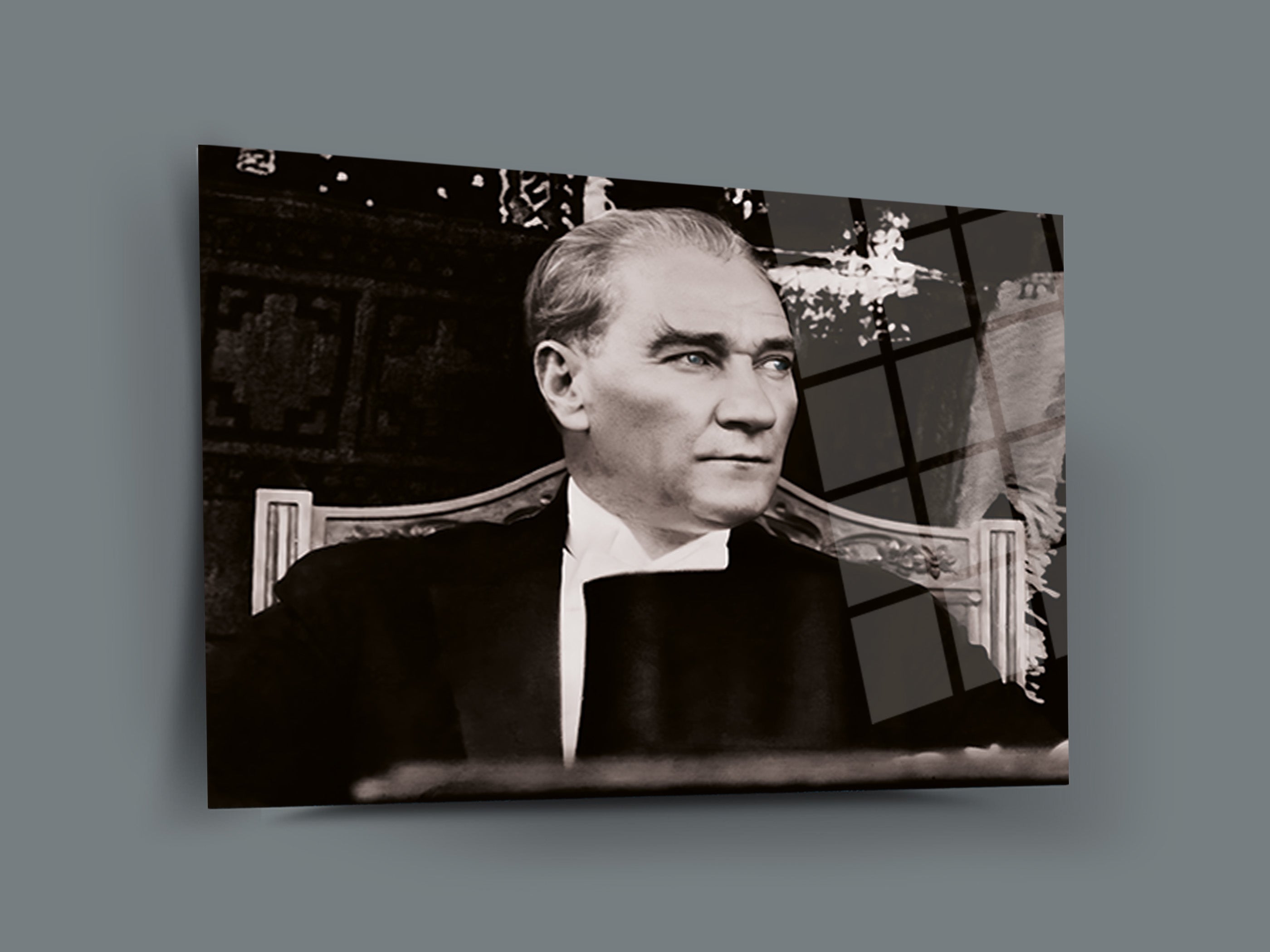 Atatürk Cam Tablo 204