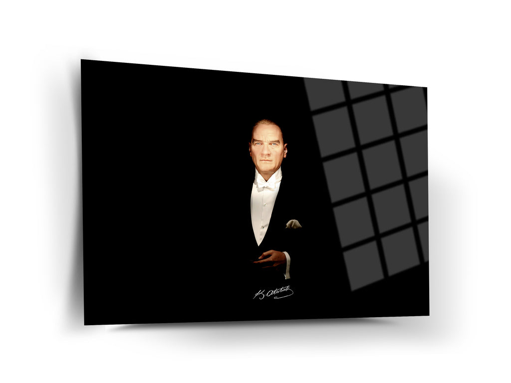 Atatürk Cam Tablo 82