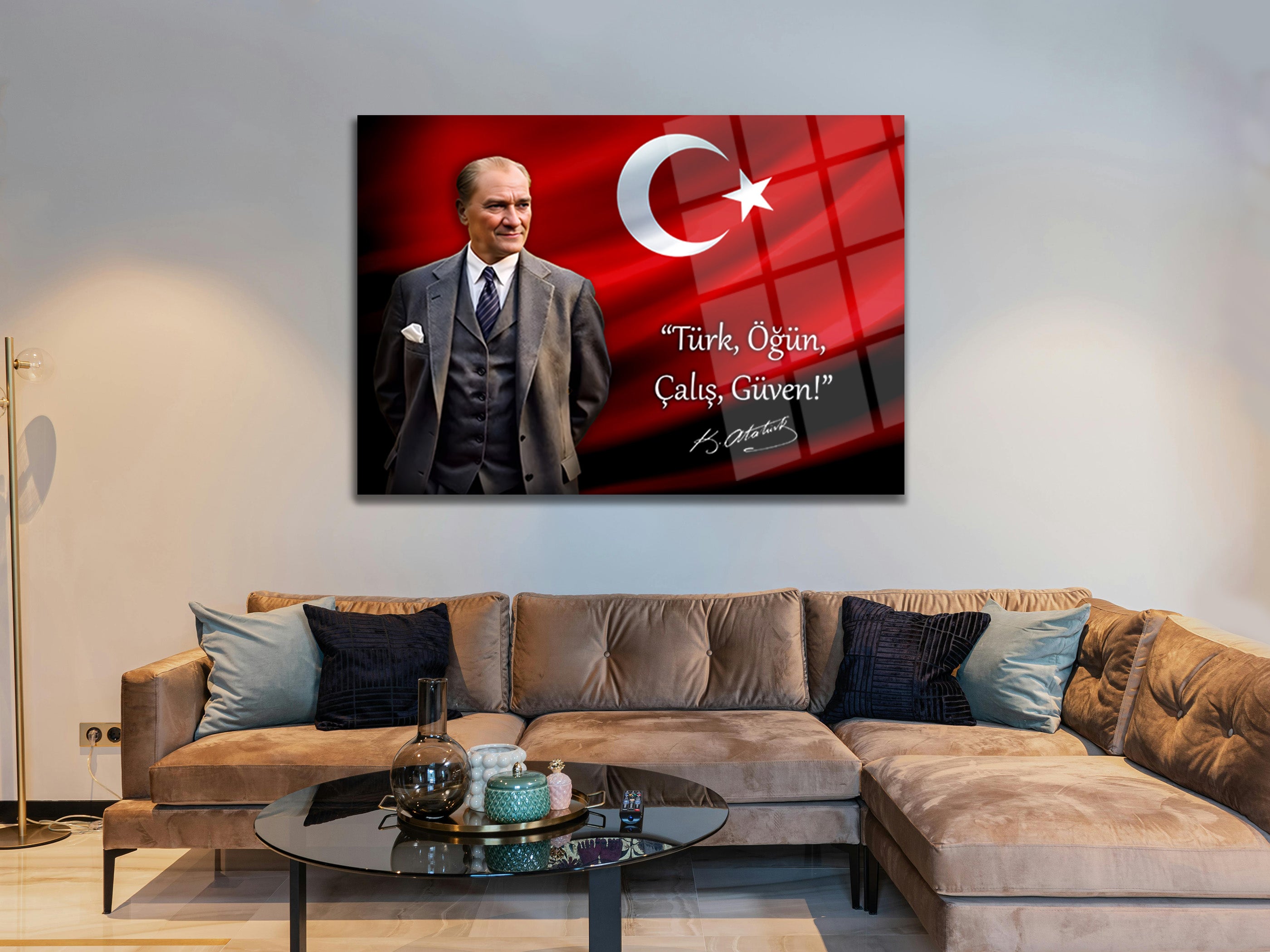 Atatürk Cam Tablo 228