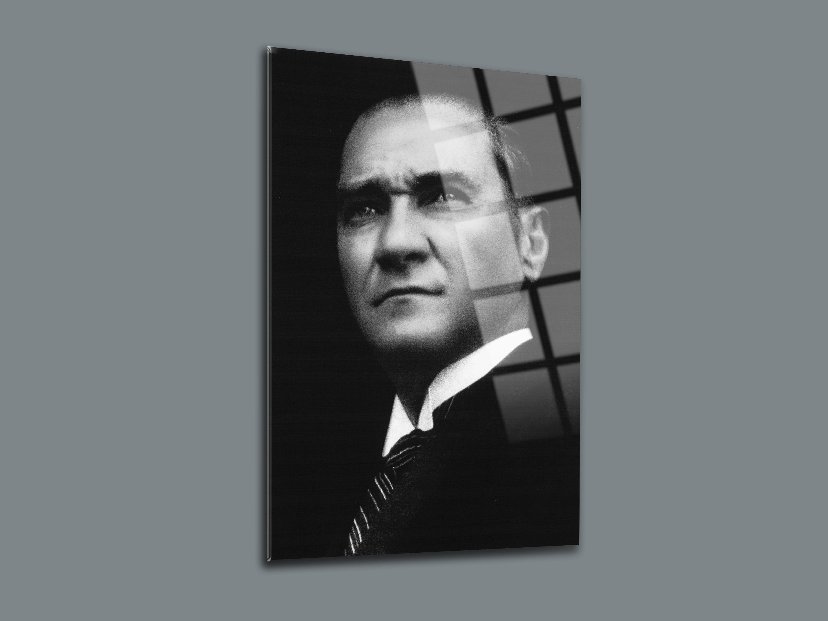 Atatürk Cam Tablo 105